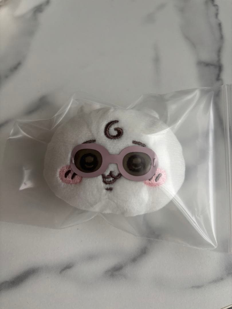 ちいかわ おかおバッジ - メルカリ