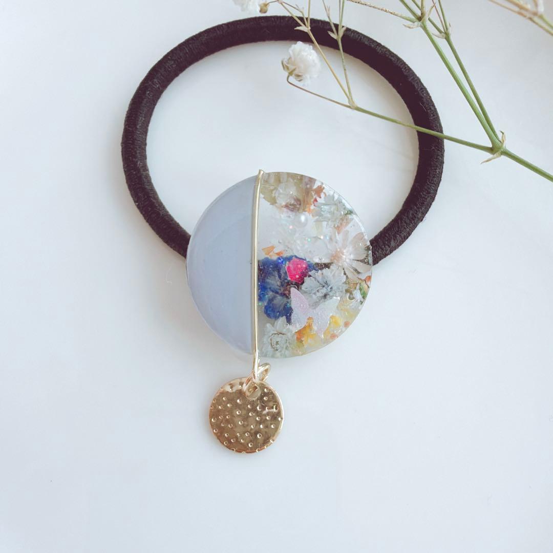 レジンヘアゴム バイカラー　ブルー　ゆらゆら　チャーム　冬　ちょうちょ