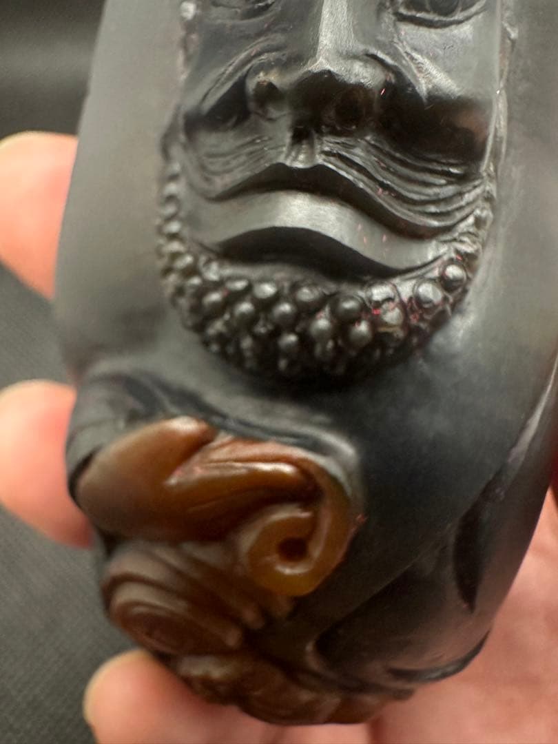 天然の黒い瑪瑙石 達磨　金銭　貔 のお守り　置き物　142g