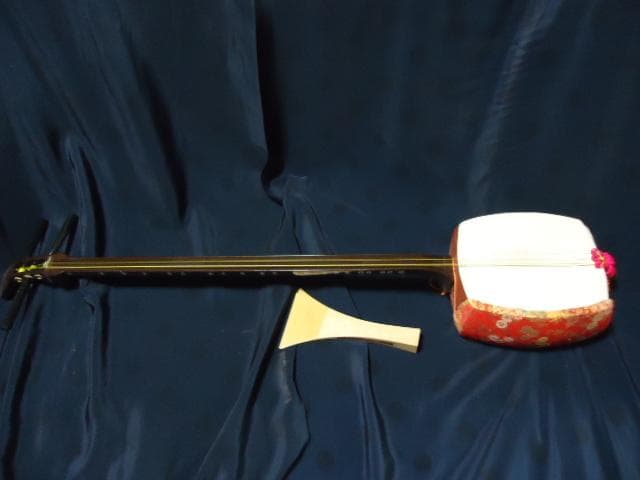 三味線本体 ケースなし　バチ付き　胴のやぶれ無し