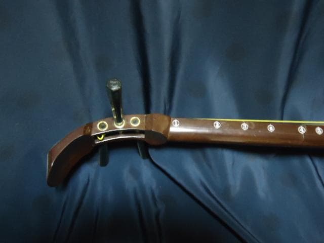 三味線本体 ケースなし　バチ付き　胴のやぶれ無し