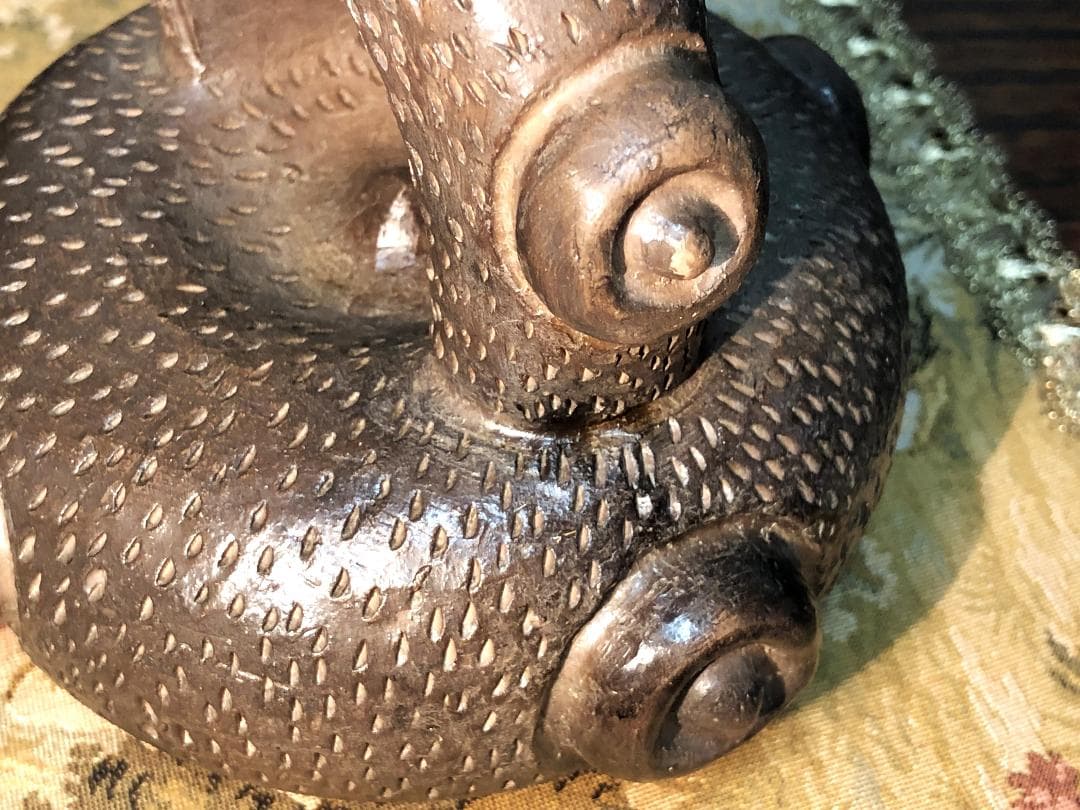 鐙形浮出文様注口壺 】 ペルー チャビン土器 - メルカリ