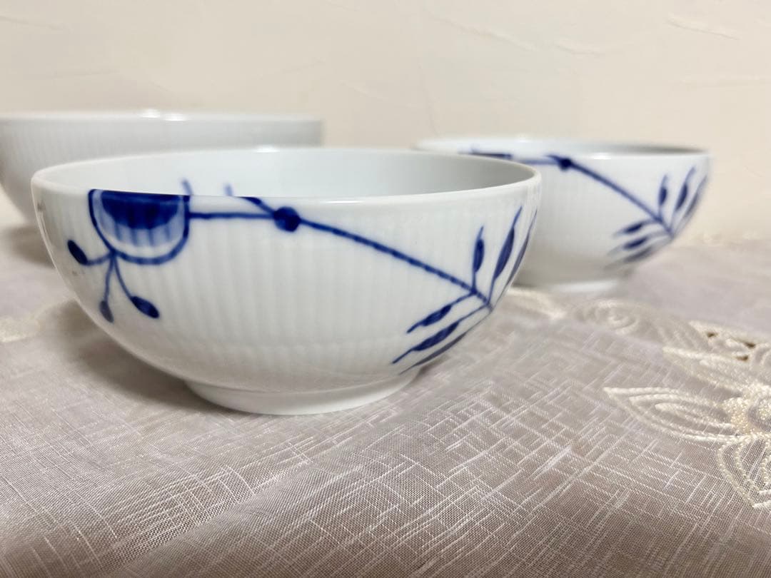 ブルーフルーテッド　メガ　ホワイトフルーテッド　ボウル