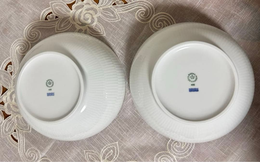 ブルーフルーテッド　メガ　ホワイトフルーテッド　ボウル