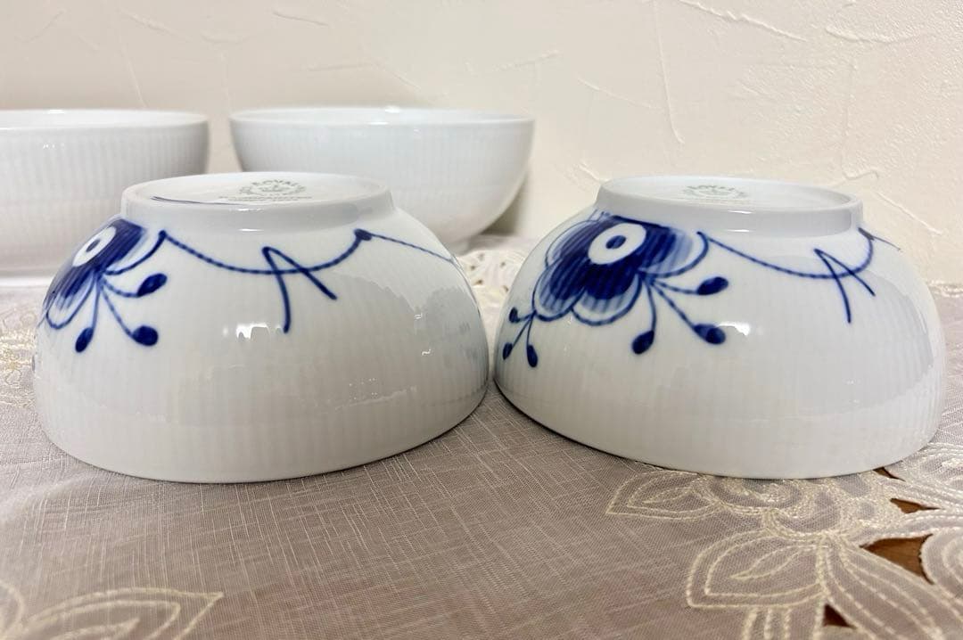 ブルーフルーテッド　メガ　ホワイトフルーテッド　ボウル