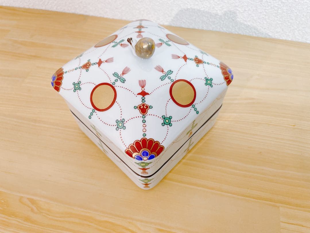 Jerry其泉窯 角二段重 錦日輪赤玉瓔珞文 小皿 錦日輪赤玉瓔珞文