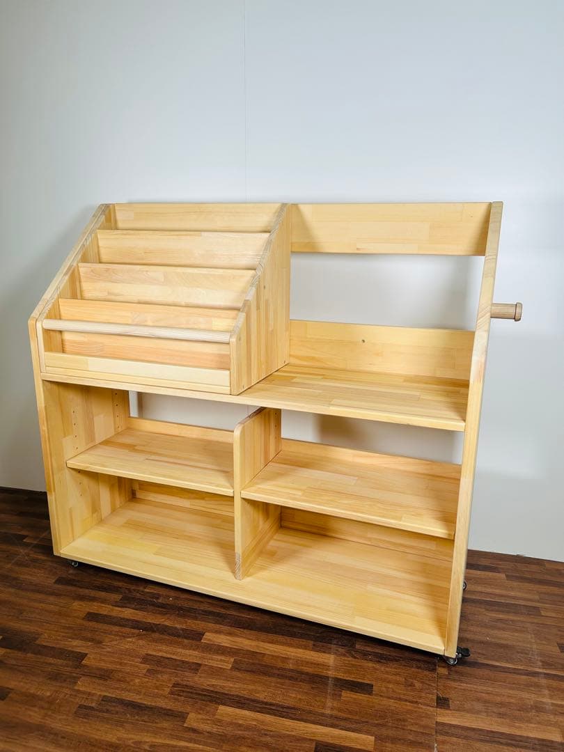 絵本棚　　キャスター付き