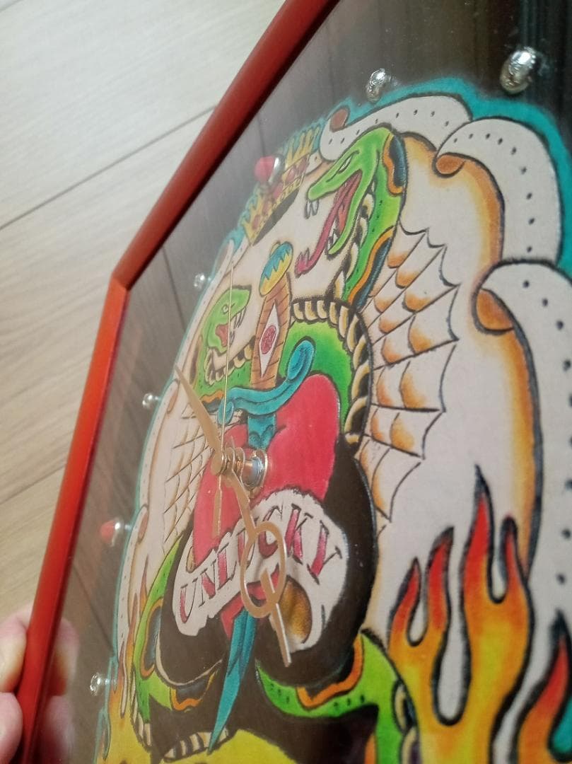 タトゥーデザイン壁掛け時計 ヴィンス・レイ ウォレット カービング ロカビリー