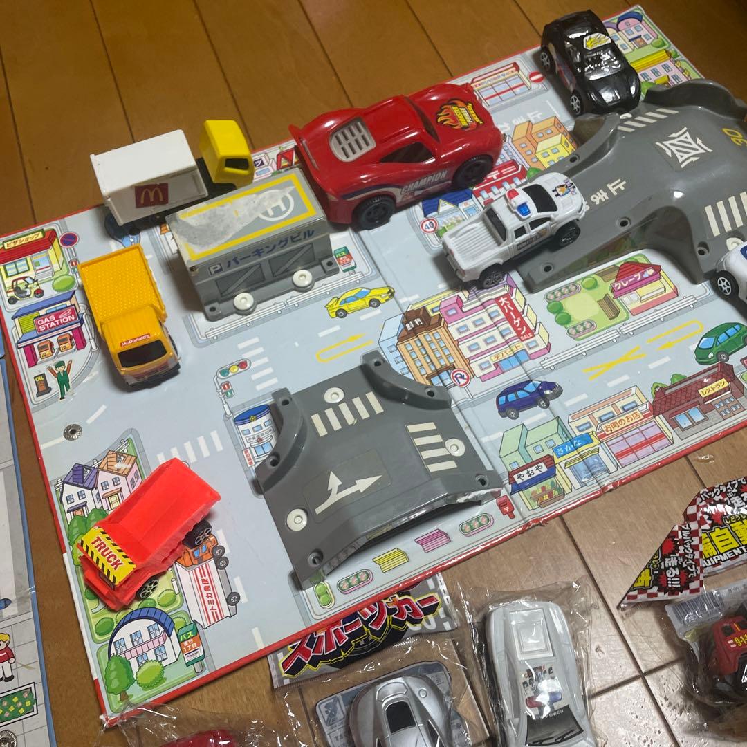 トミカハンディ立体マップガソリンスタンド ミニカー大量オマケ付き