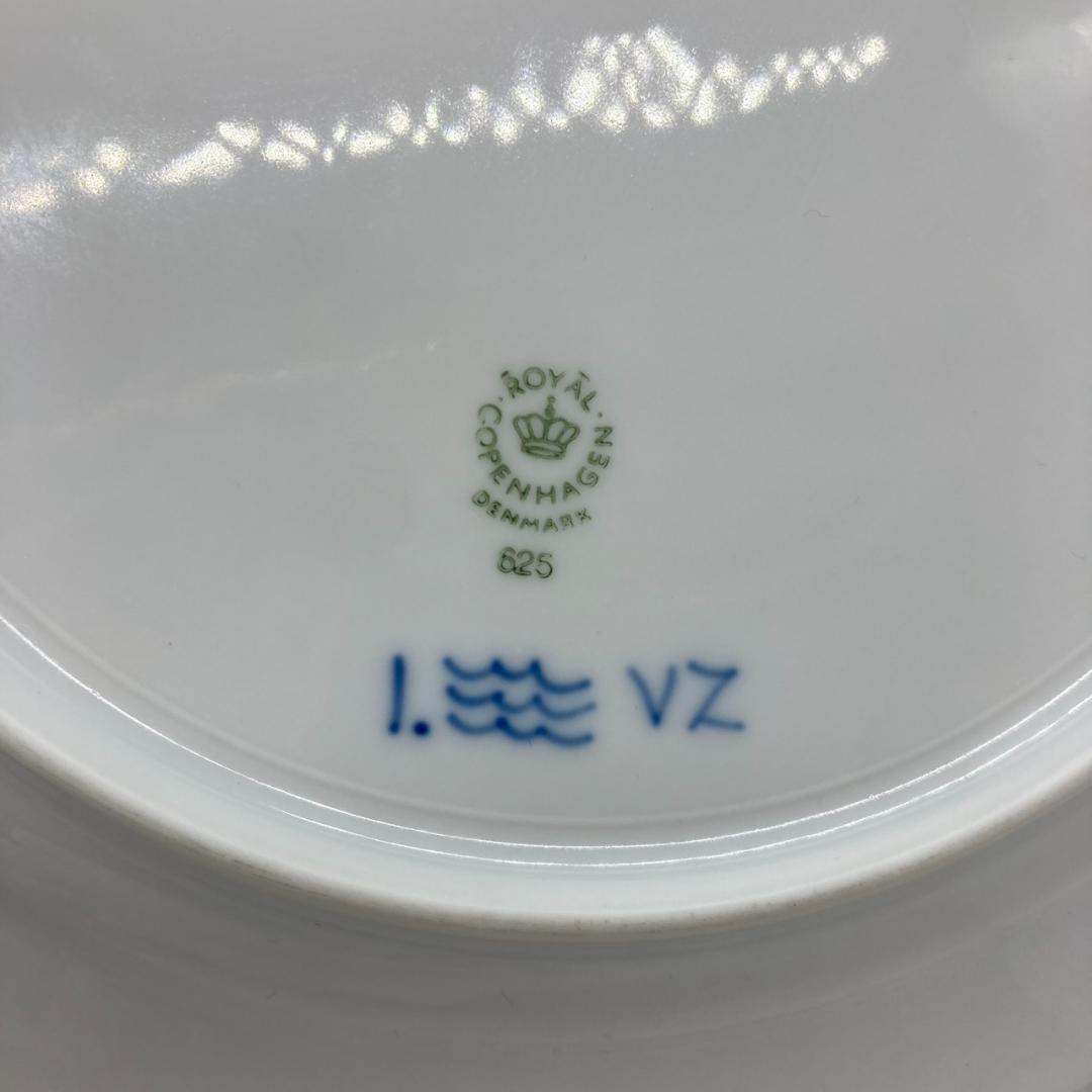 ▼  ブルーフルーテッド　ハーフレース　プレート