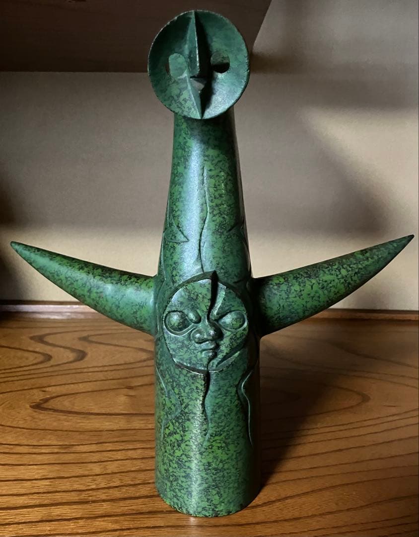 太陽の塔　台座付き　三菱カラーテレビ高雄　1970年　日本万博博覧会　岡本太郎