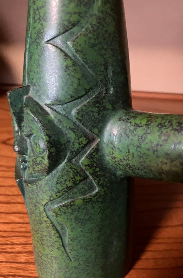 太陽の塔　台座付き　三菱カラーテレビ高雄　1970年　日本万博博覧会　岡本太郎