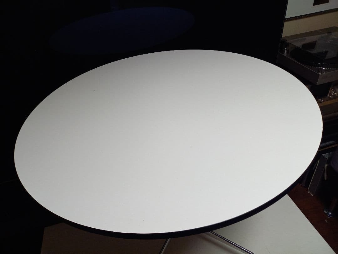 スペースエイジ　デザイン　アルミニウム　フレーム　サークル　円盤形　テーブル