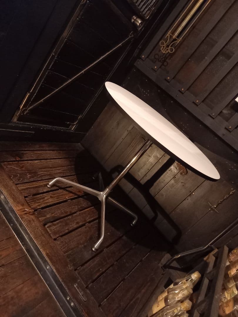 スペースエイジ　デザイン　アルミニウム　フレーム　サークル　円盤形　テーブル