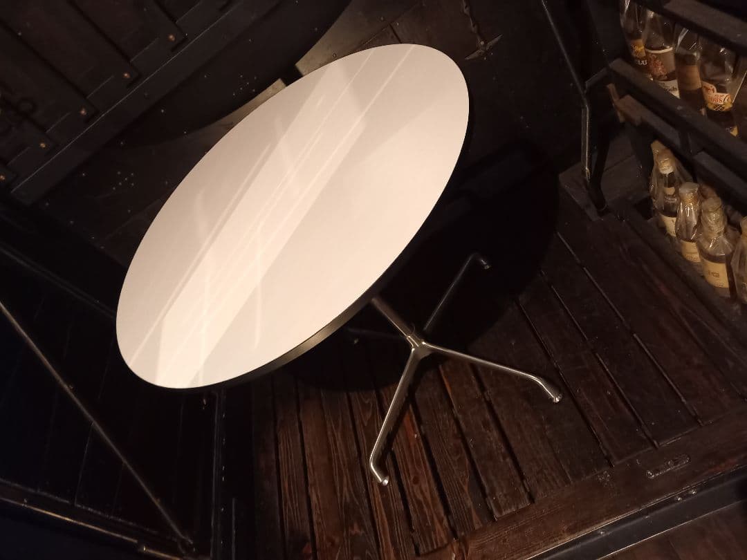 スペースエイジ　デザイン　アルミニウム　フレーム　サークル　円盤形　テーブル