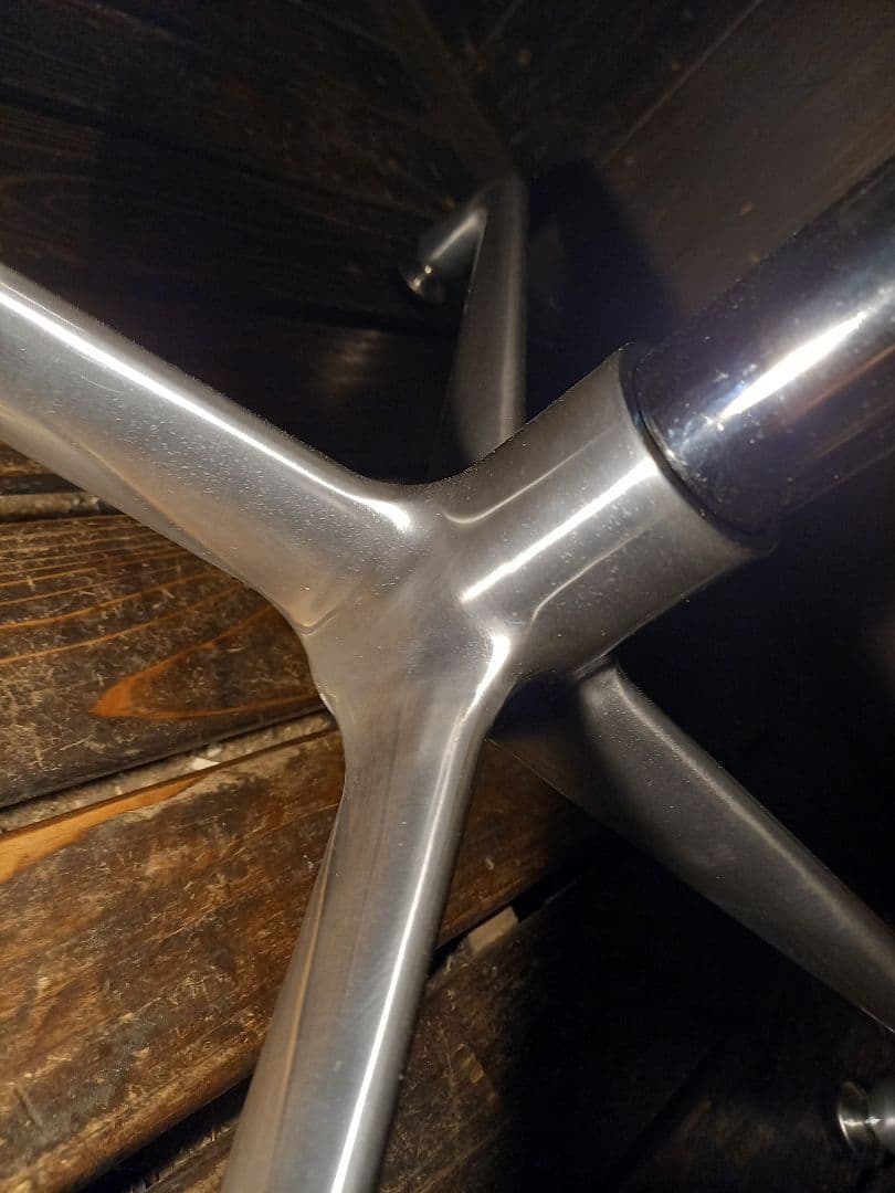 スペースエイジ　デザイン　アルミニウム　フレーム　サークル　円盤形　テーブル