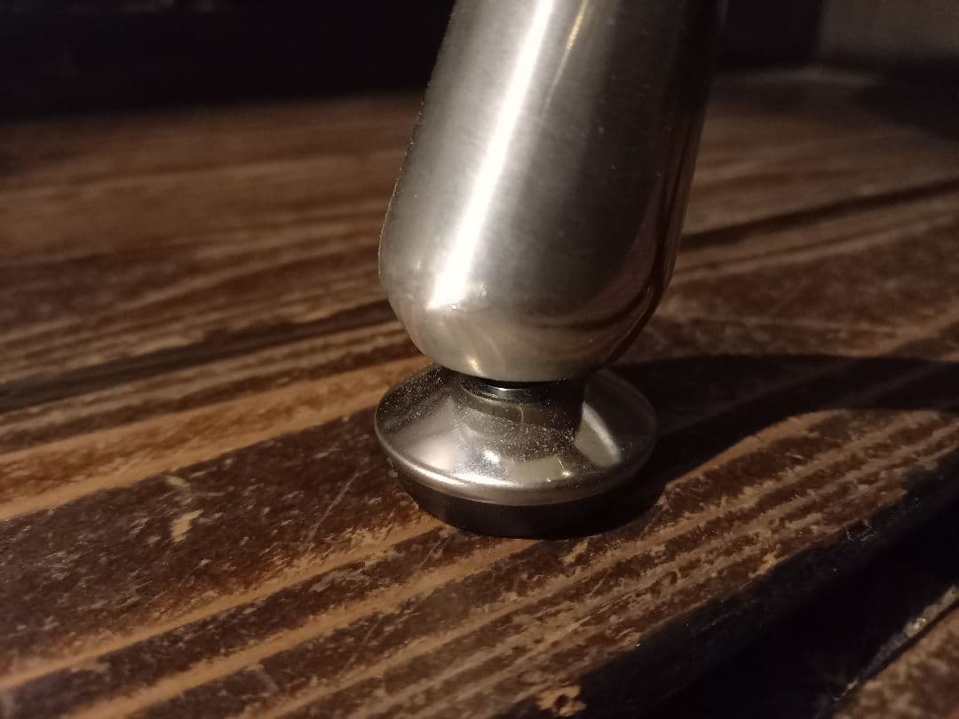 スペースエイジ　デザイン　アルミニウム　フレーム　サークル　円盤形　テーブル