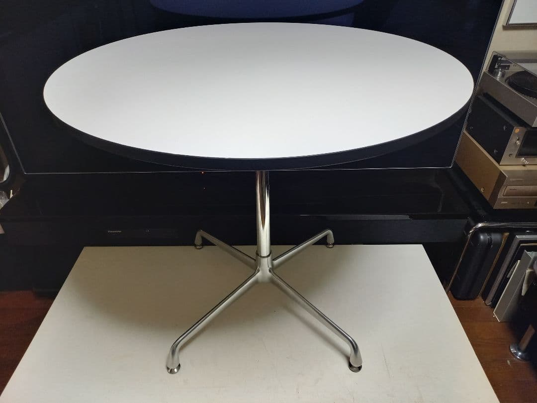 スペースエイジ　デザイン　アルミニウム　フレーム　サークル　円盤形　テーブル