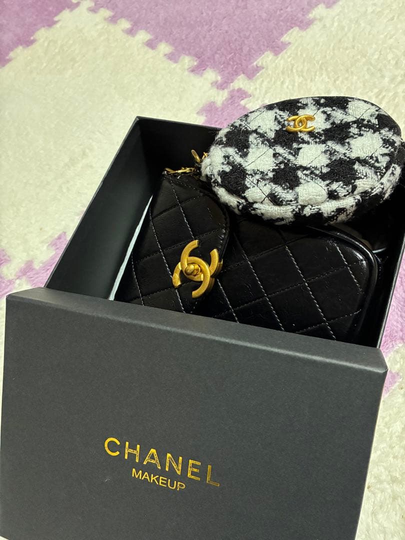 CHANEL ノベルティ お財布付きスマホショルダー
