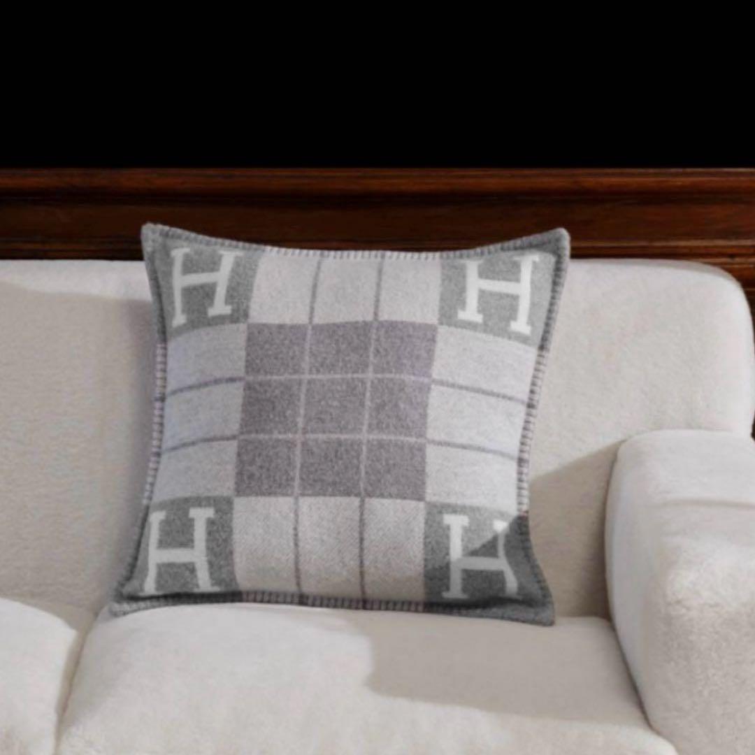 新品未使用品/HERMES/エルメス クッション《アヴァロンIII》 PM