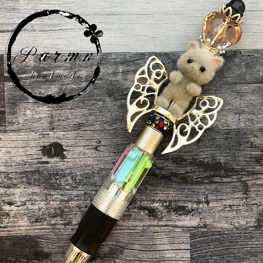 限定①天使の羽♥️ほわほわグレー猫ちゃんとオリジナル手染めハートの4色ボールペン♥️