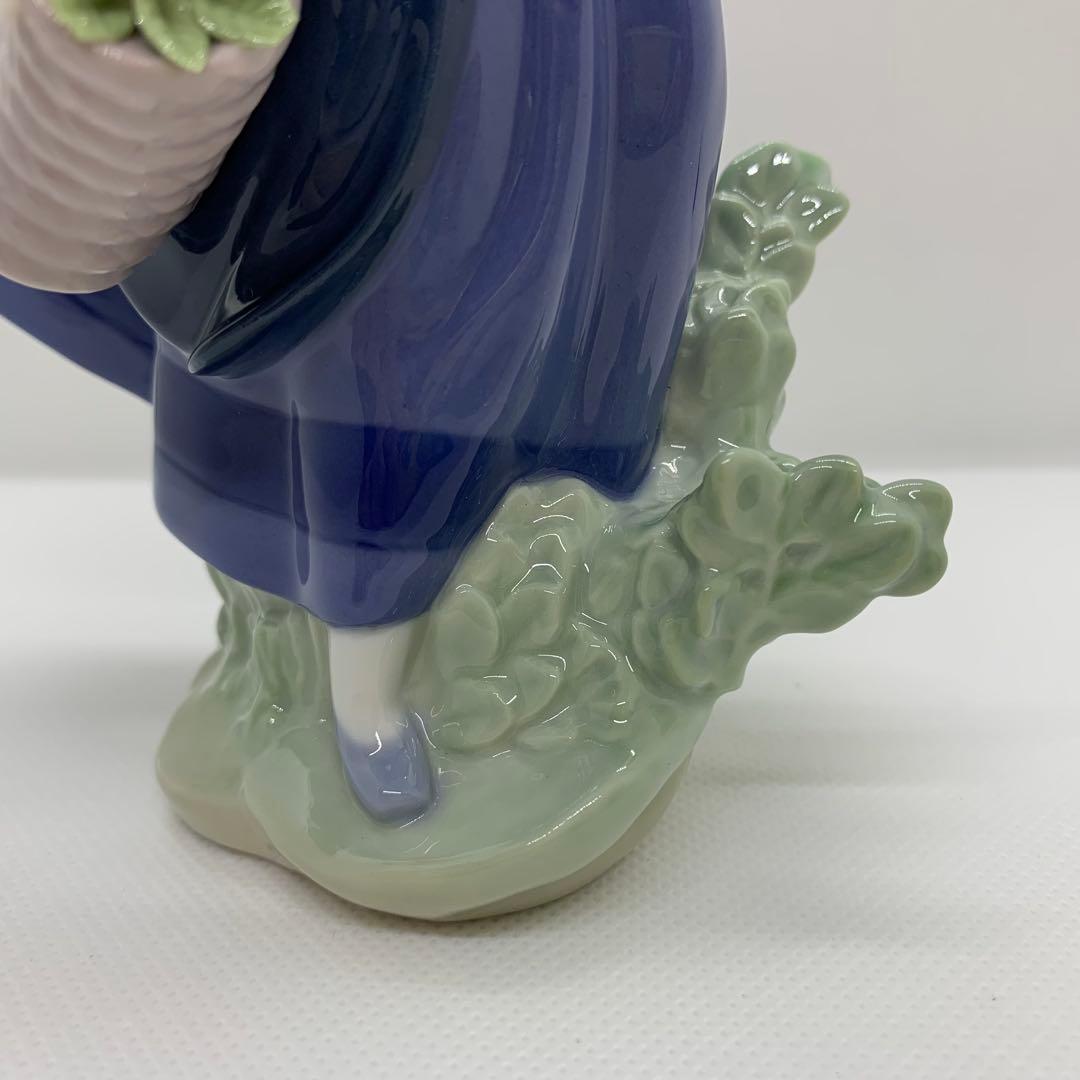 LLADRO リヤドロ　花を摘む少女　きれいな花ばかり　陶器人形