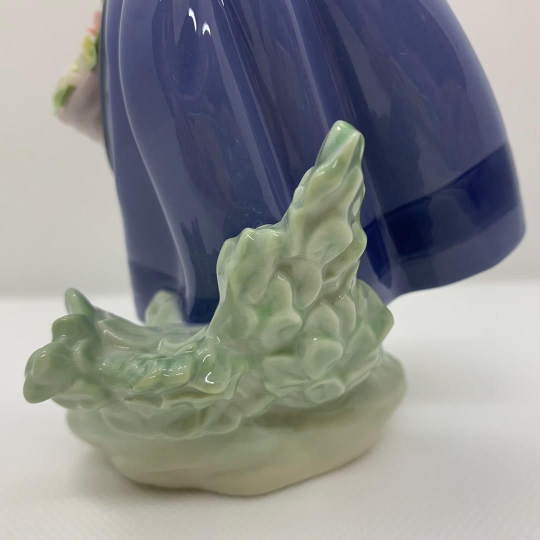 LLADRO リヤドロ　花を摘む少女　きれいな花ばかり　陶器人形