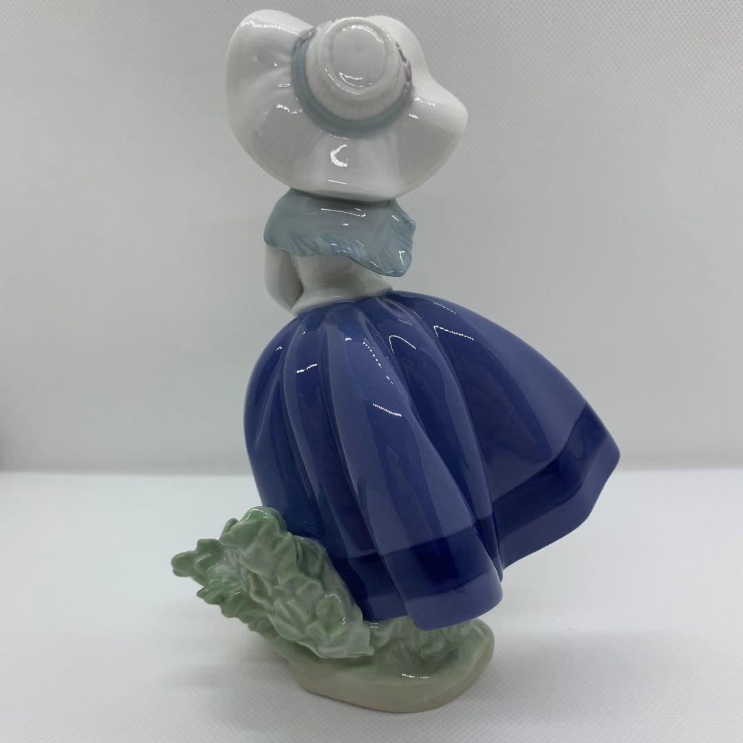LLADRO リヤドロ　花を摘む少女　きれいな花ばかり　陶器人形