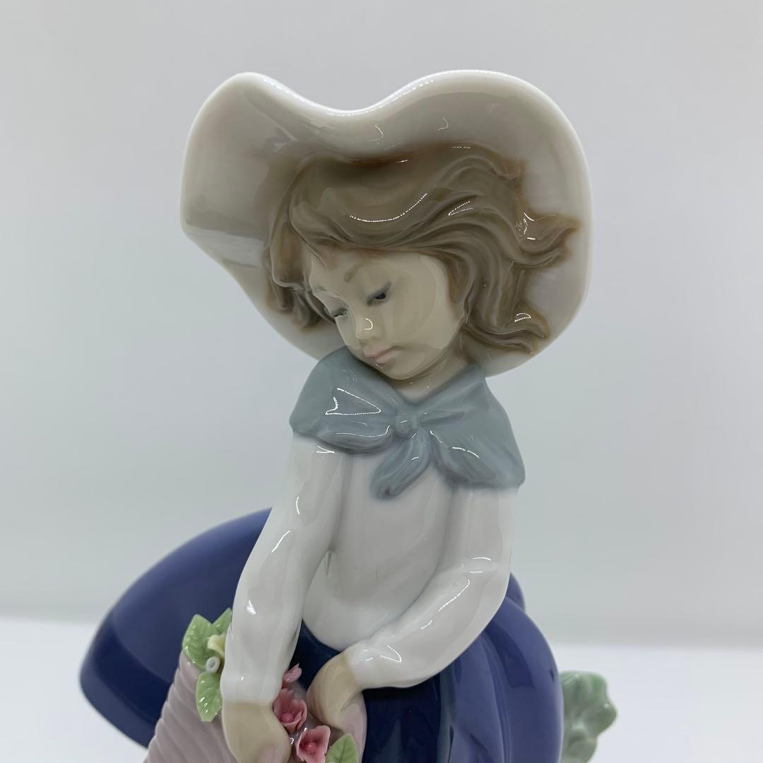 LLADRO リヤドロ　花を摘む少女　きれいな花ばかり　陶器人形