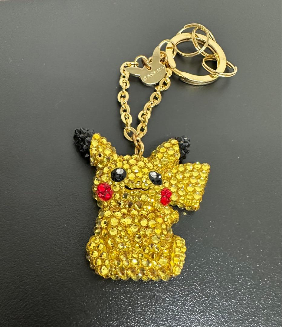 バックチャーム　お座りピカチュウ　金　ピカチュウ　スワロフスキー