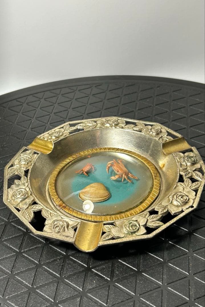 戦後の占領下での日本製　カニと貝を配したのお洒落な灰皿【希少品】＜25b12＞