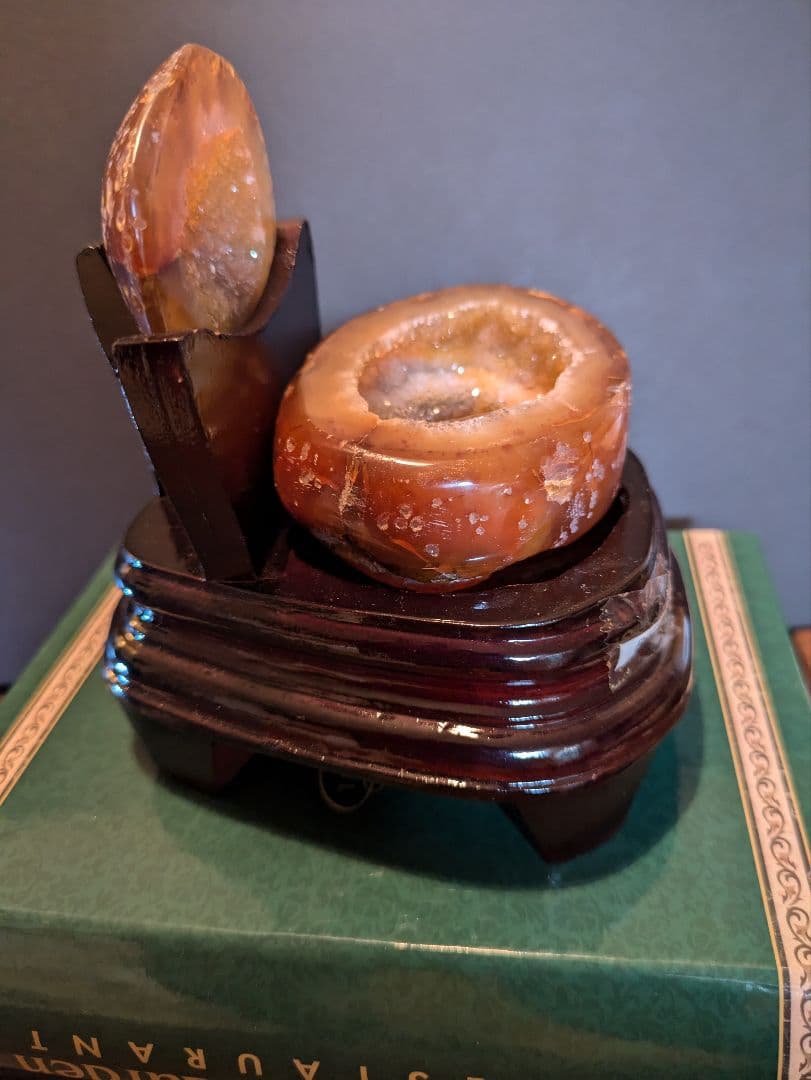 #美品!!　蓋付きトレジャー瑪瑙　台座付き!!