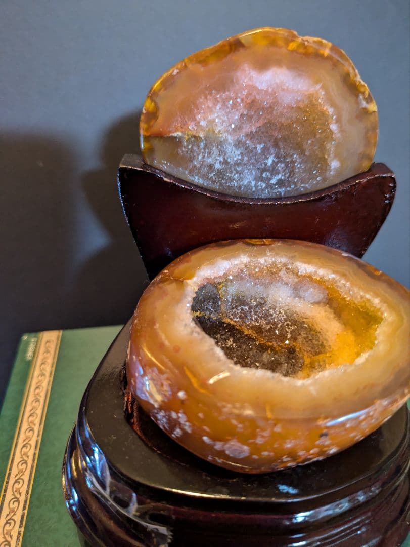 #美品!!　蓋付きトレジャー瑪瑙　台座付き!!