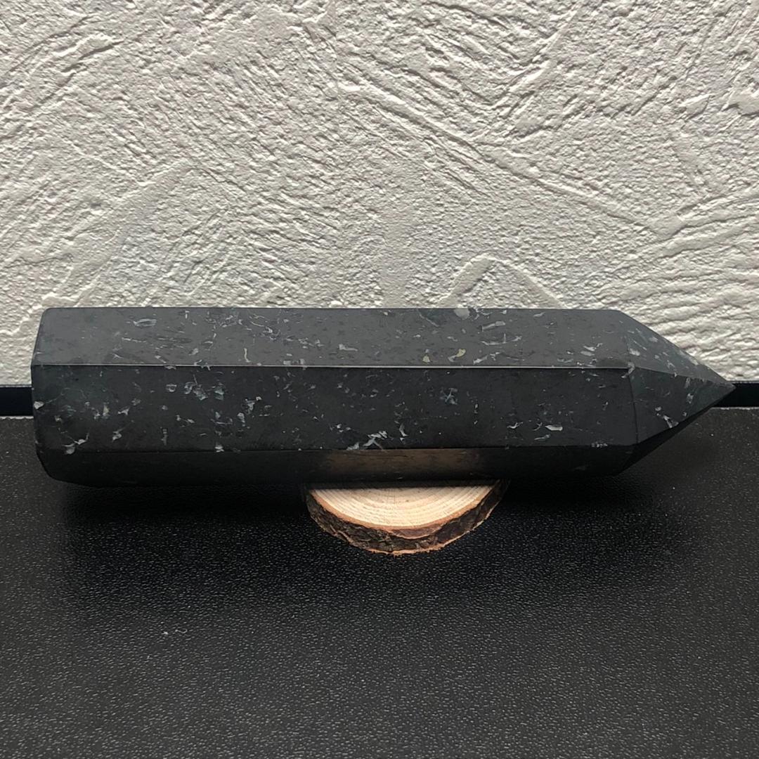 シュンガイト(Shungite)　パワーストーン　浄化　天然石　六角形の柱