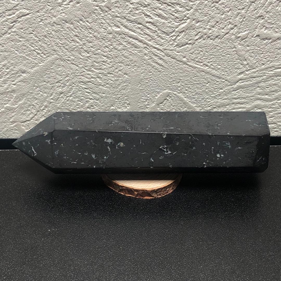 シュンガイト(Shungite)　パワーストーン　浄化　天然石　六角形の柱
