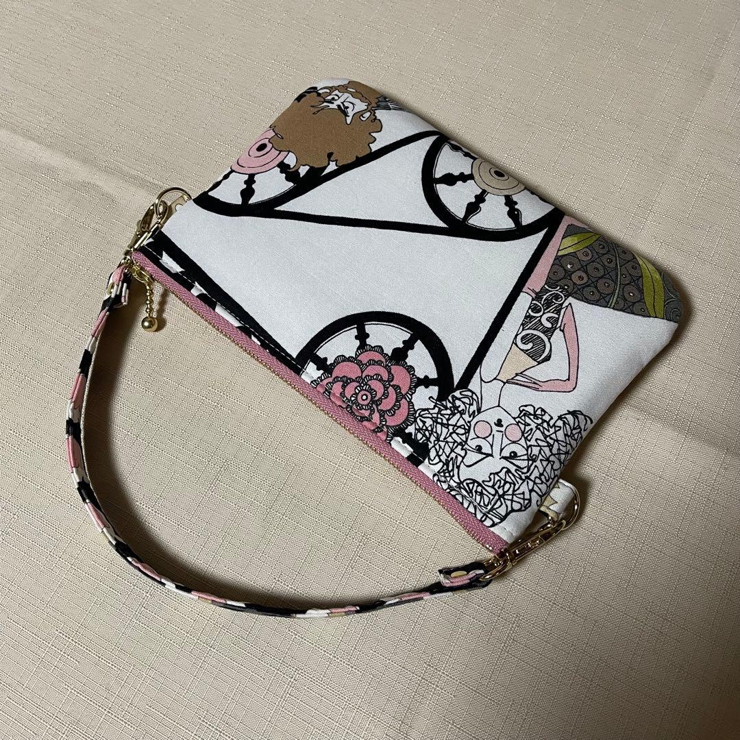 ♡エンドで18㎝ファスナーフラットポーチ♡ハンドメイド　アレキサンダーヘンリー
