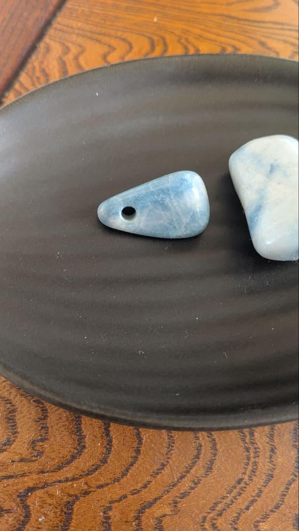 糸魚川コン沢産翡翠　マウスペンダント