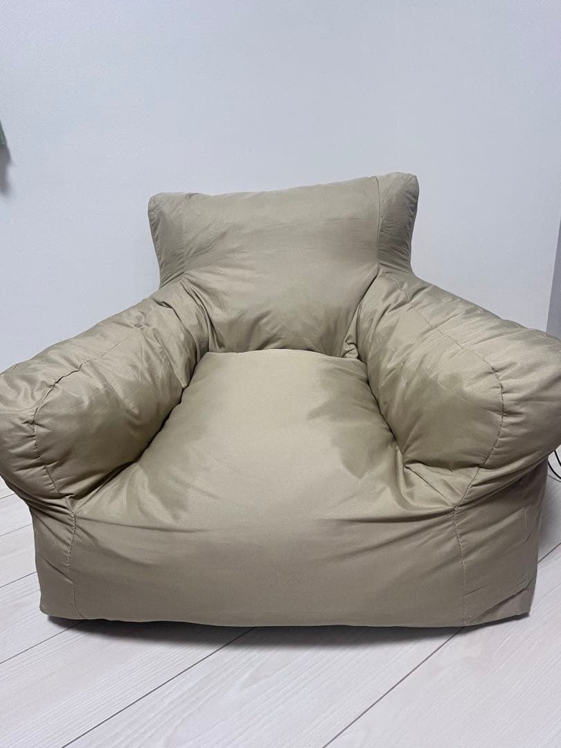 ベージュ クッションソファ サイドポケット付き