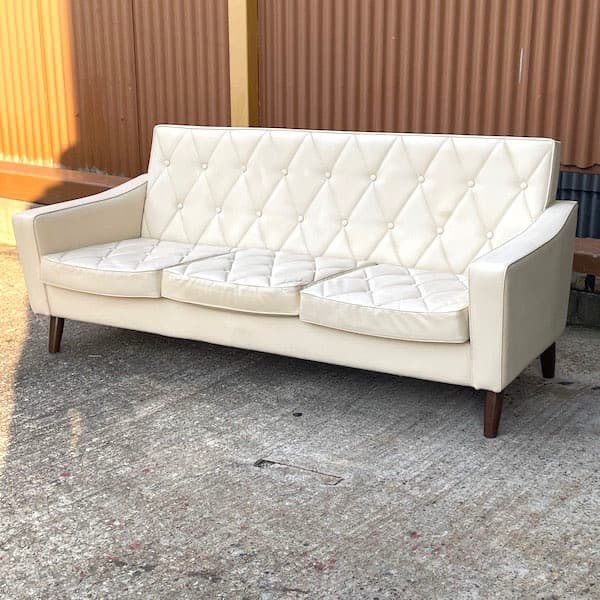 カリモク60 ３シーターロビーチェア　アイボリー　３人がけソファ