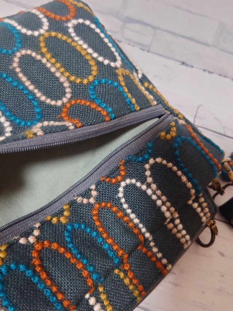 tarte　darkgreen ミナペルホネン ファスナーバッグ