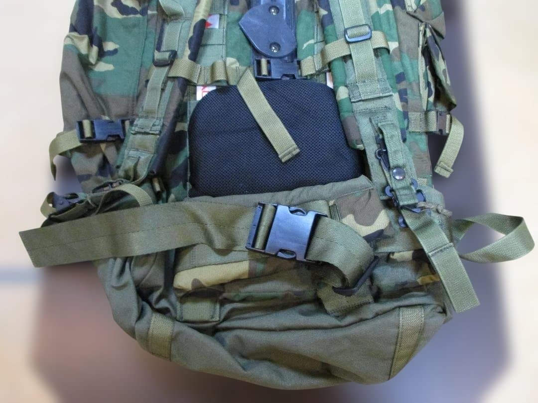 訳アリ品 未使用 米軍放出品 CFP-90 インターナルフレームバックパック