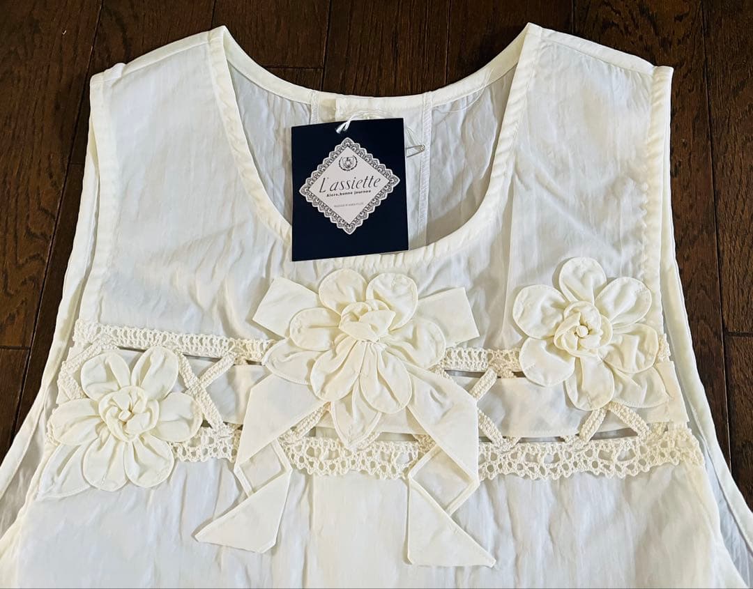 新品タグ付☆L'assiette ラシェット☆お花モチーフが可愛いエプロン