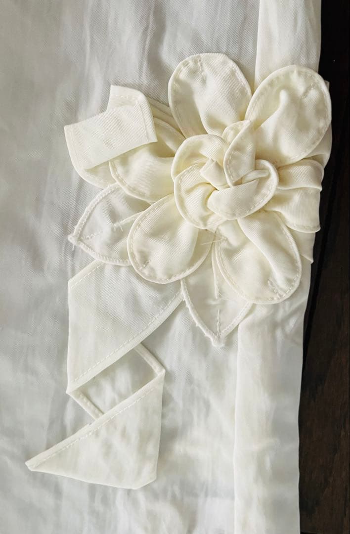 新品タグ付☆L'assiette ラシェット☆お花モチーフが可愛いエプロン