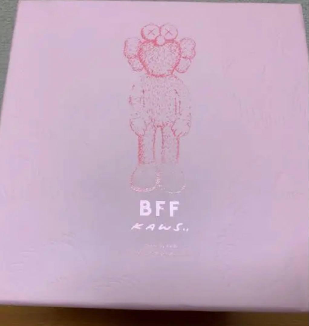 世界限定3000体 KAWS BFF Plush pink
