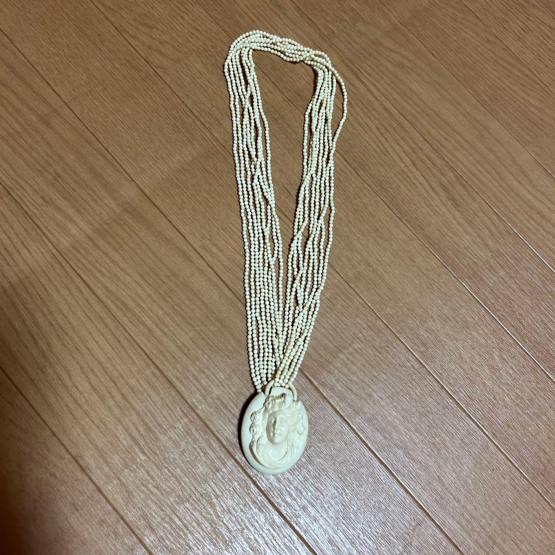 アンティーク 立体カメオ細工 65.5g 4連ロングペンダントネックレス