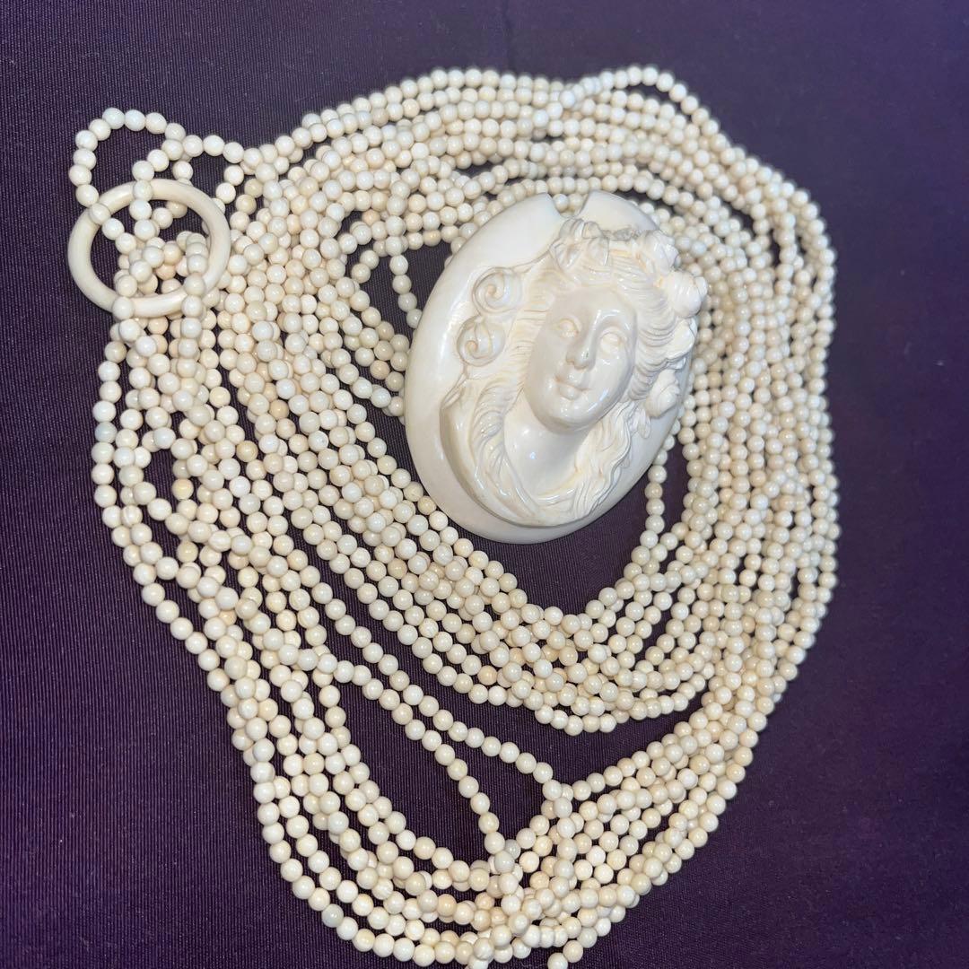 アンティーク 立体カメオ細工 65.5g 4連ロングペンダントネックレス