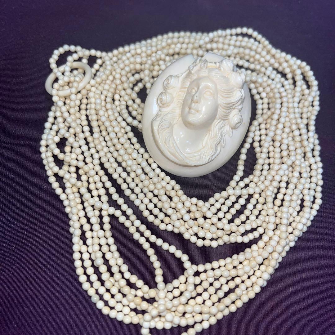 アンティーク 立体カメオ細工 65.5g 4連ロングペンダントネックレス