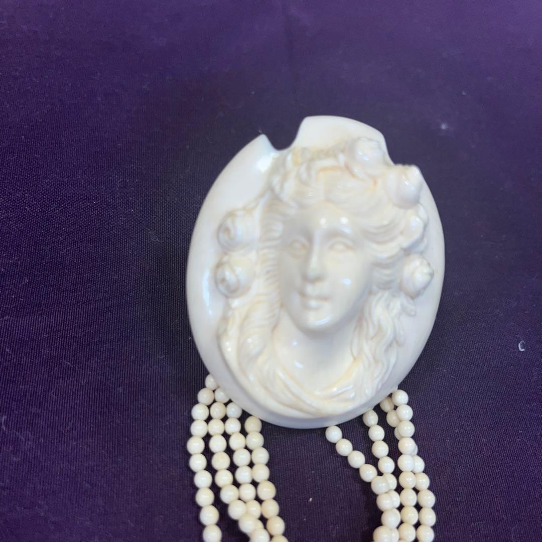 アンティーク 立体カメオ細工 65.5g 4連ロングペンダントネックレス