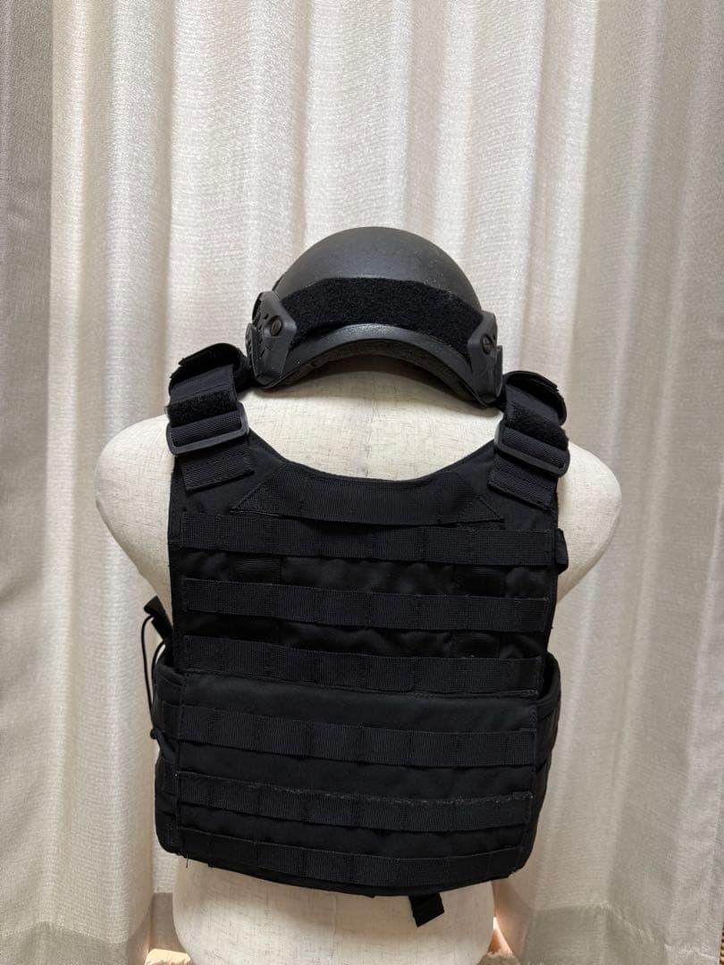 サバゲー　個人装備　プレートキャリア　ヘルメット