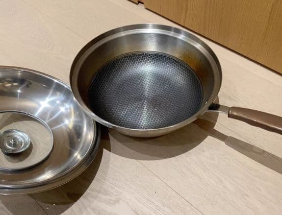 ステンレス製片手鍋 蓋付き ハニカム